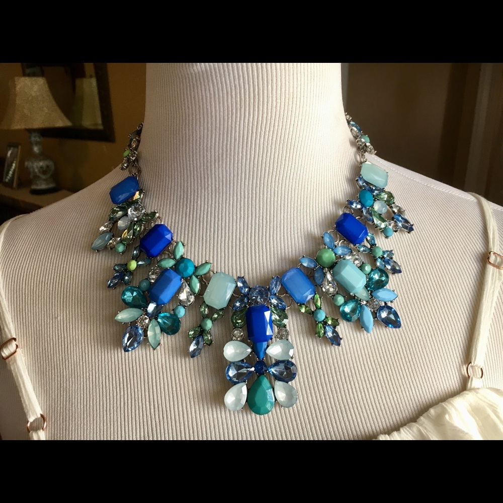 🆕 Pretty Blue Statement Bib Fashion Necklace - Picture 5 of 7